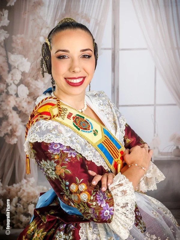 La Falla Isabel de Villena Gregorio Gea presenta sus Fallas 2026 7 Fallera Mayor: Lorena Martínez García