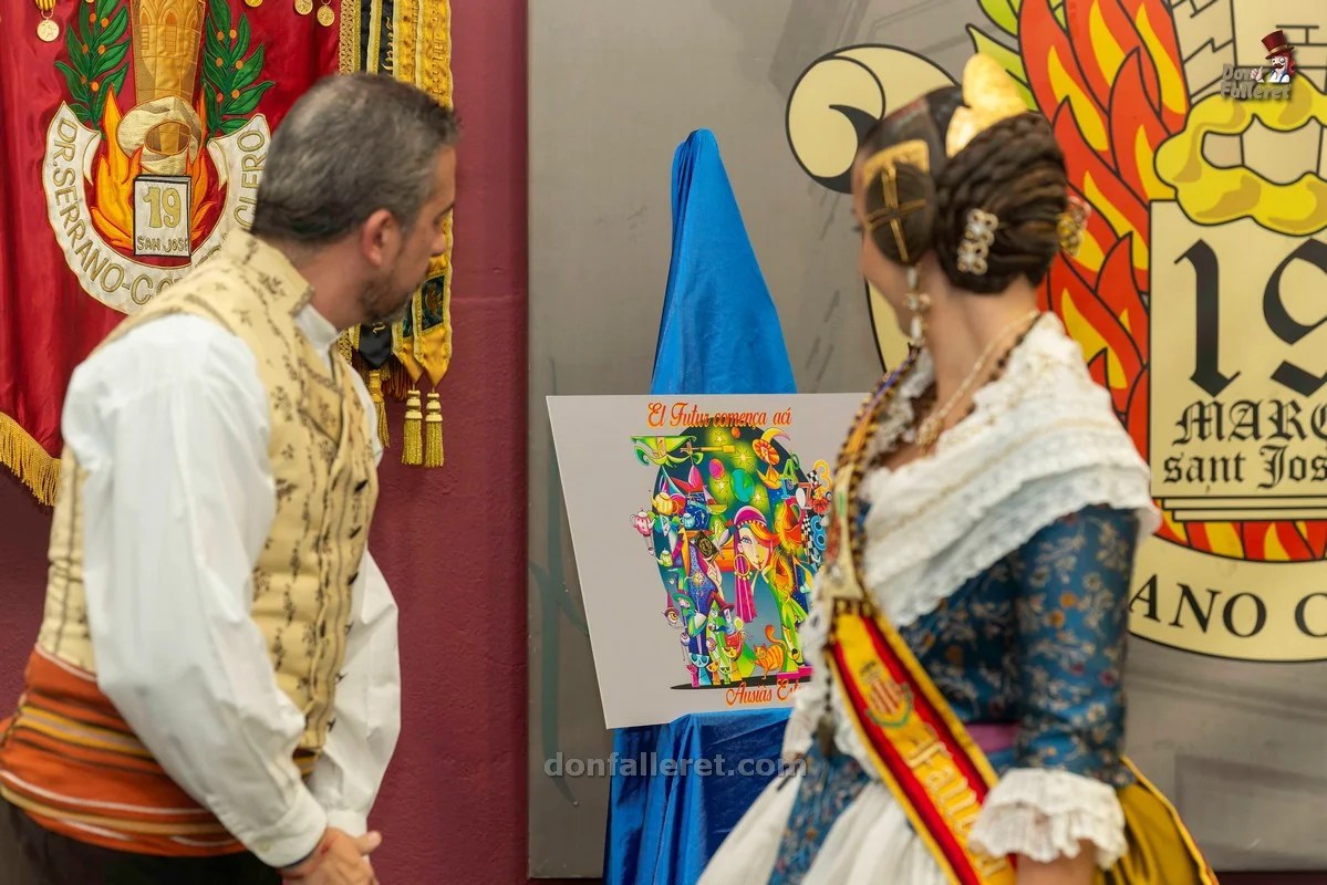 Musoles y Estrugo firman los proyectos de la Falla Clero 2026 2 Presidente y Fallera Mayor descubriendo el Boceto Falla Infantil Clero 2026