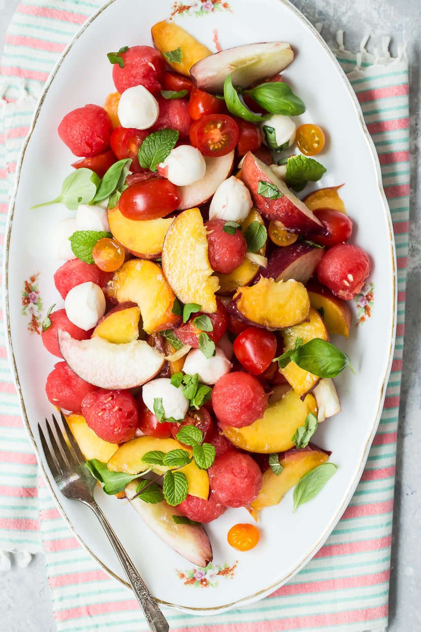 What fruit goes with mozzarella
