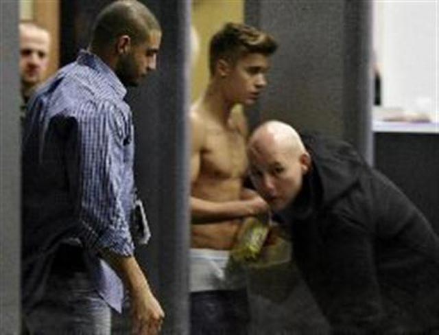 bieber shirtless