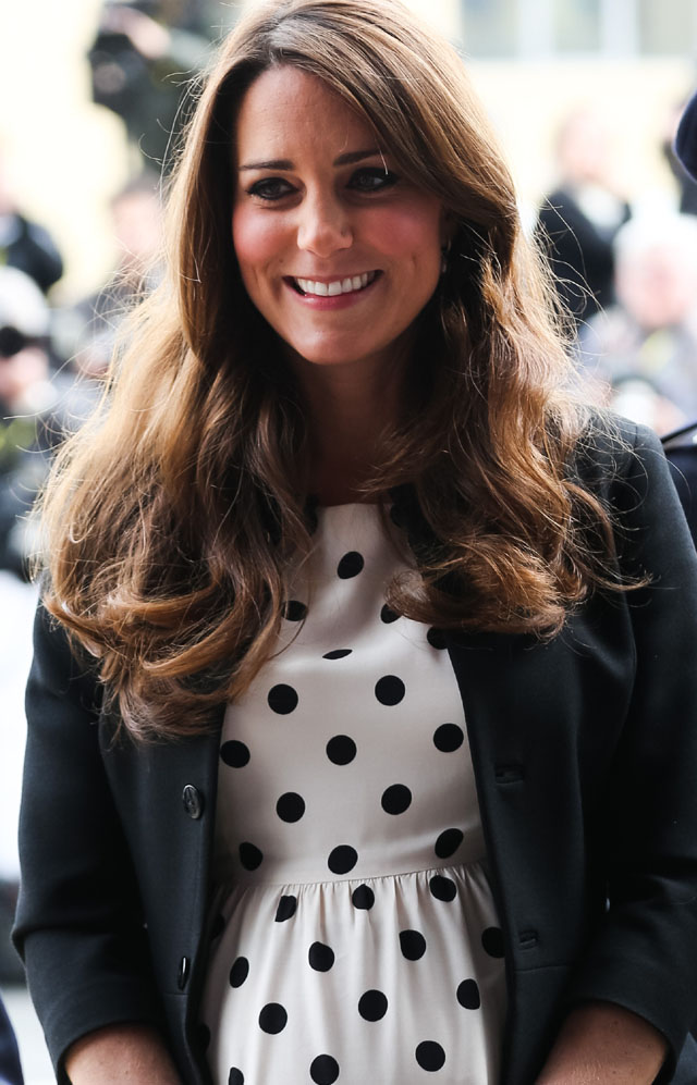 Peter Phillips, Kate Middleton, Duchess of Cambridge, Duchess of  Cornwall, Helicopter, Duke of Cambridge, Prince Phillips, Prince William, Princess Kate, Middleton Family, Buckingham Palace, Coronation, Queen Elizabeth, Pippa Middleton, James Middleton, Carole, Michael, Birth, Royal Baby, Hospital, Paparazzi, Birth Plan, Hospital Suite, Room