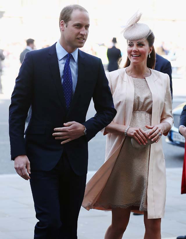 Prince William, Kate Middleton, Labor, Mom, Dad, Royal Family, Kensington Palace, Buckingham Palace, Lindo Wing, St. Mary's, Car, Media, Fans, Mayhem, Twitter, Tweets, Celebrate, England, Royal Baby, Labor, Hospital, Admitted, Contractions, Boy, Girl, Sex, Duchess of Cambridge, Duke