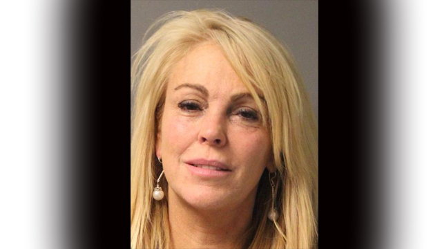 lindsay lohan mom arrested