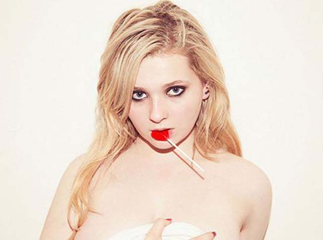Abigail Breslin Topless Photos, Abigail Breslin Little Miss Sunshine Topless, Abigail Breslin Topless Pics, Abigail Breslin Tyler Shields Photos, Tyler Shields
