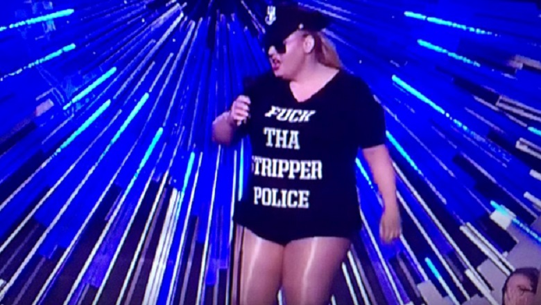 Rebel Wilson, Rebel Wilson Fuck Shirt, Rebel Wilson Wears F-Word On Shirt, Rebel Wilson VMAs Shirt, Rebel Wilson VMAs 2015