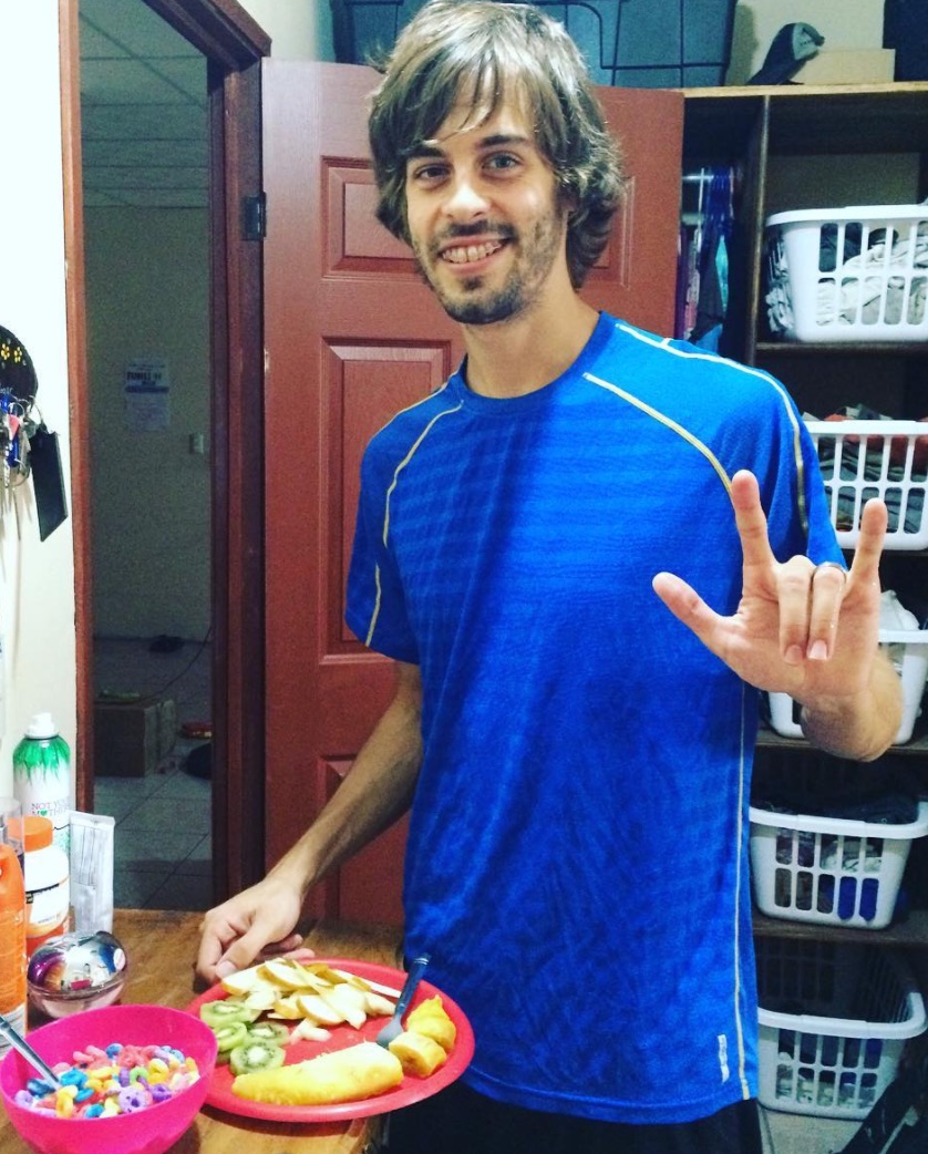 Derick Dillard Health, Derick Dillard man bun, Derick Dillard instagram, Derick Dillard and jill duggar, jill dugar husband sick