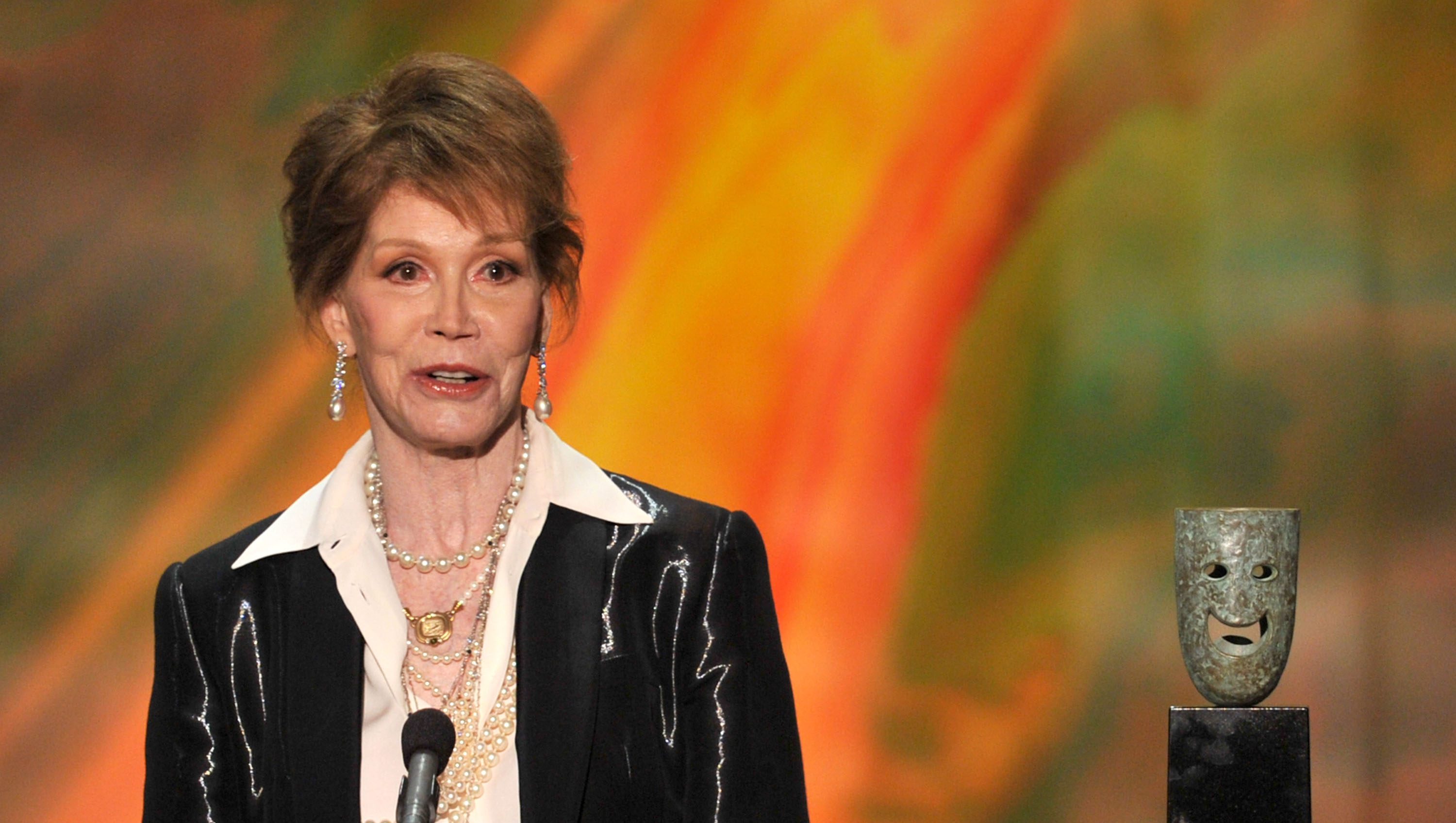 MAry Tyler Moore health, Mary Tyler Moore hospitalized, Mary Tyler Moore last public appearance