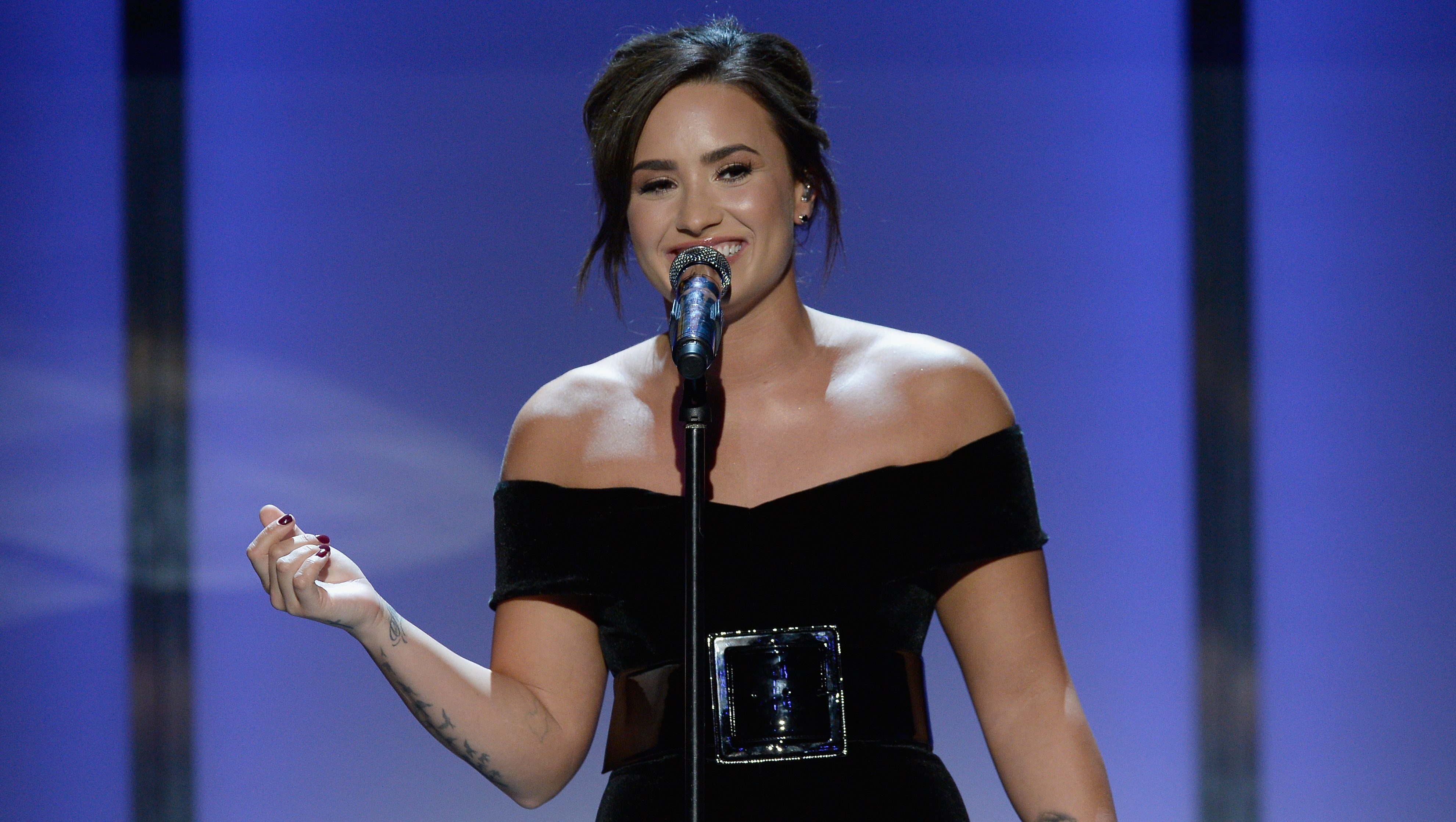 Demi Lovato Dating, Demi Lovato Love Life, Who is Demi Lovato Dating, Demi Lovato Relationship Status