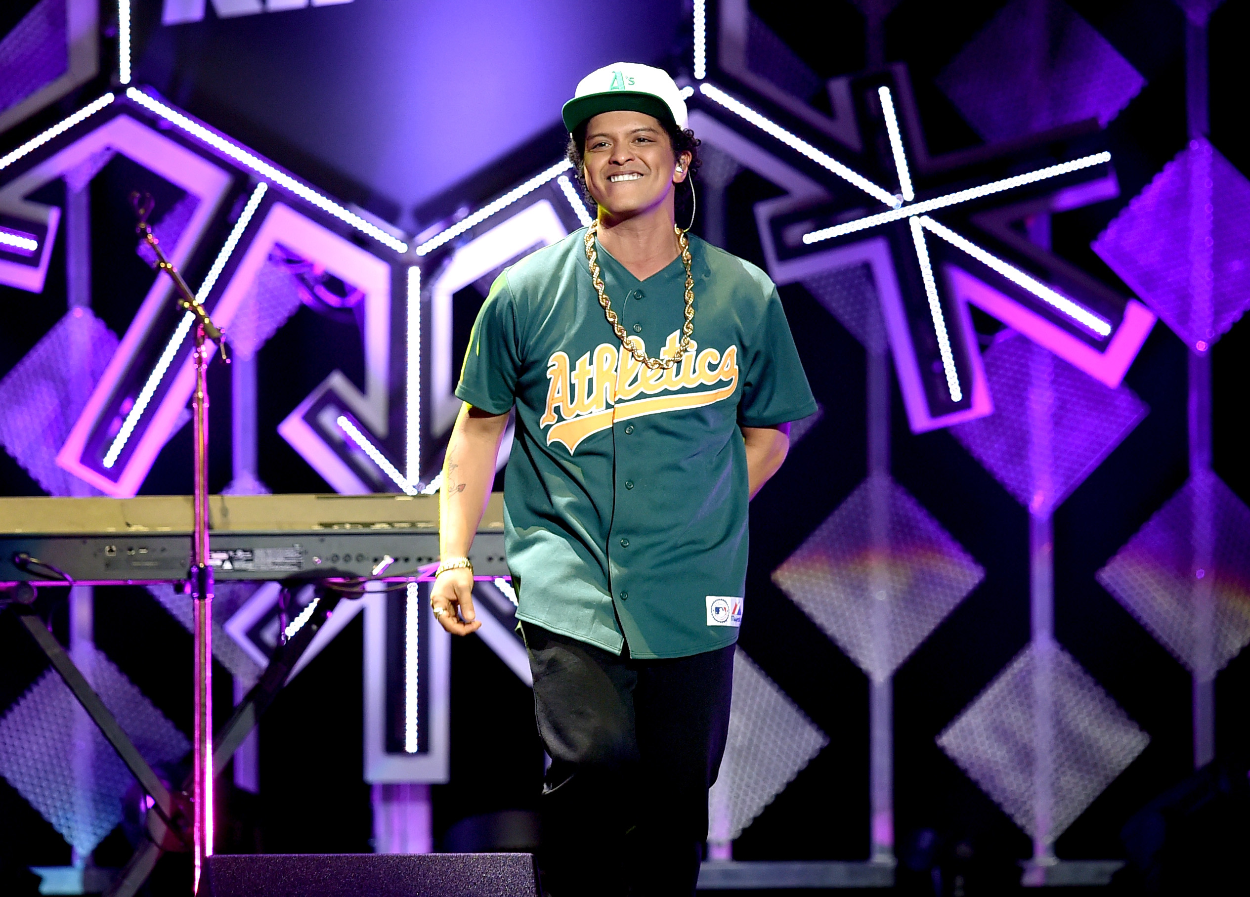 Bruno Mars performs during 102.7 KIIS FM's Jingle Ball on December 2, 2016 in Los Angeles, California. (Photo by Kevin Winter/Getty Images for iHeartMedia)
