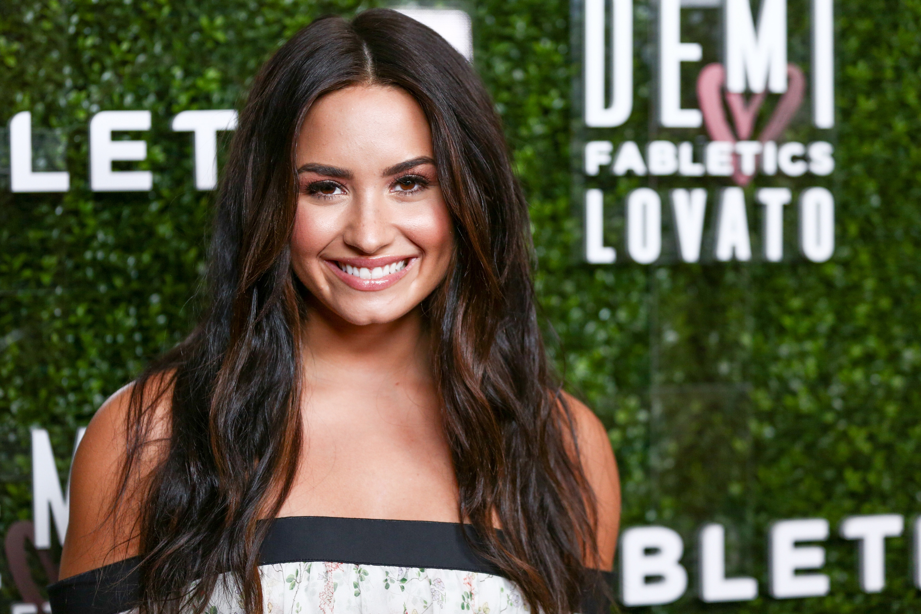 Demi Lovato dating