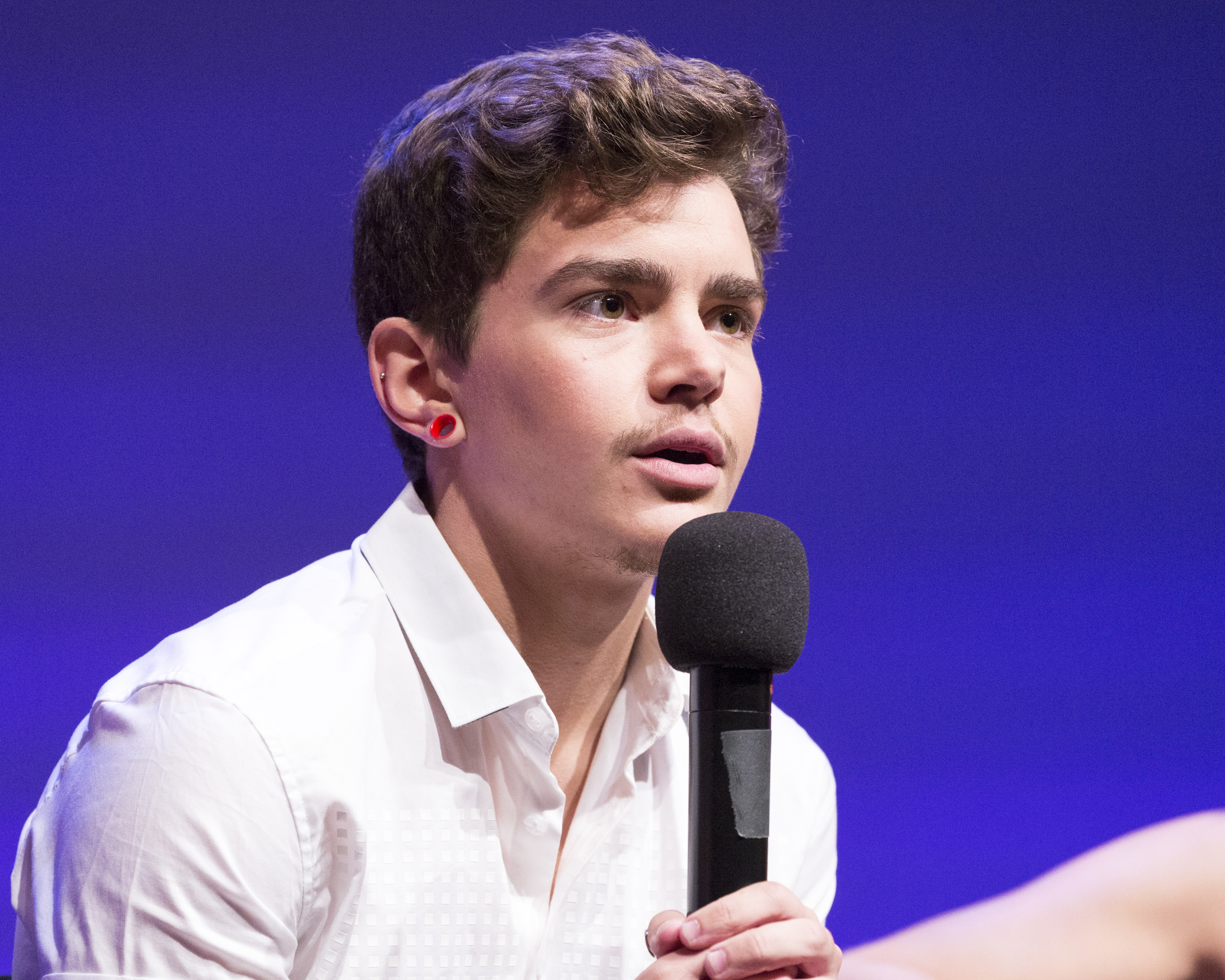 Callie Aaron The Fosters, Callie's boyfriend on The Fosters, who is callie dating on the fosters, who plays aaron on the fosters, the fosters as elliot fletcher, elliot fletcher transgender