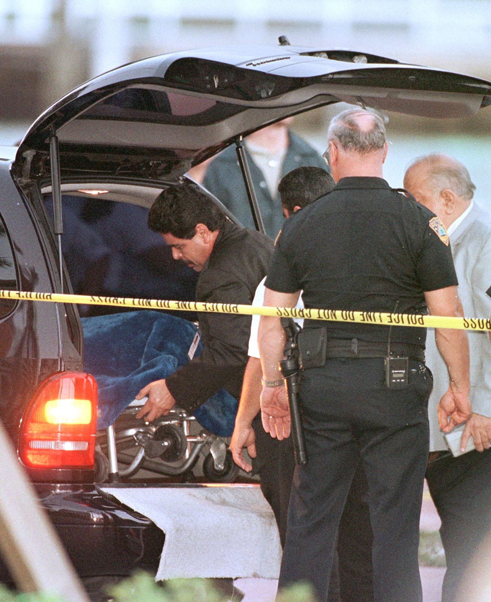 Andrew Cunanan Death Photos, Andrew Cunanan Dead Body, Andrew Cunanan Suicide Scene