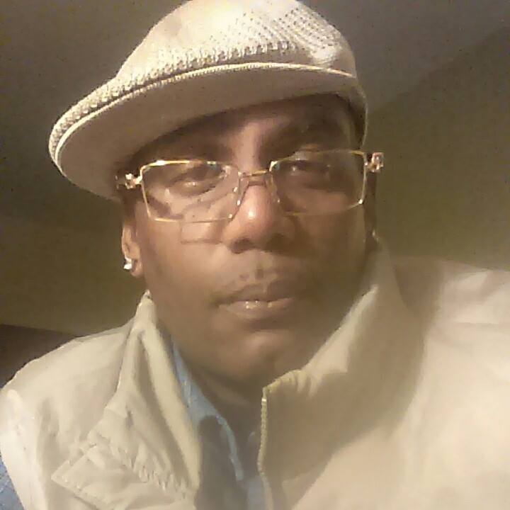 Bruce Kelly R. Kelly's brother