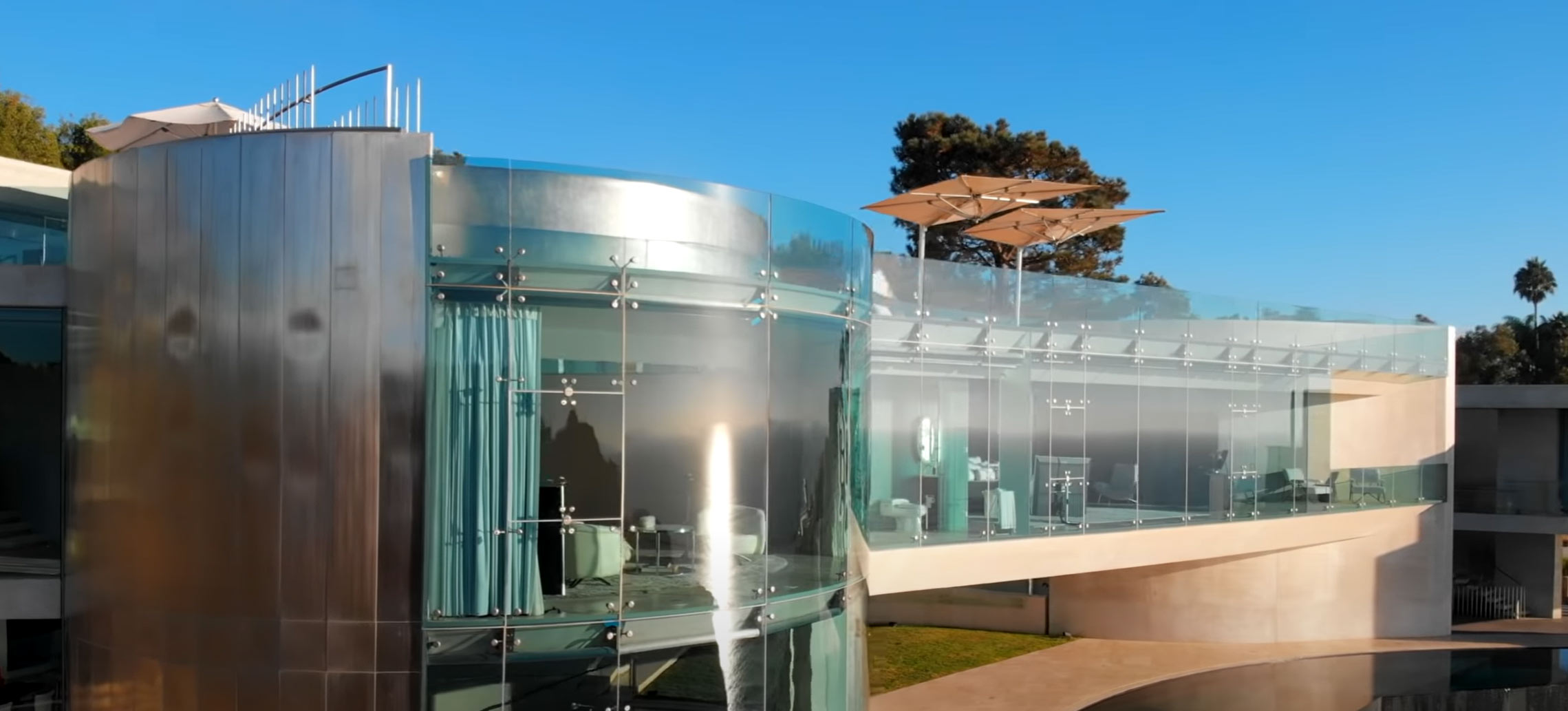 Razor House Mansion outdoor view