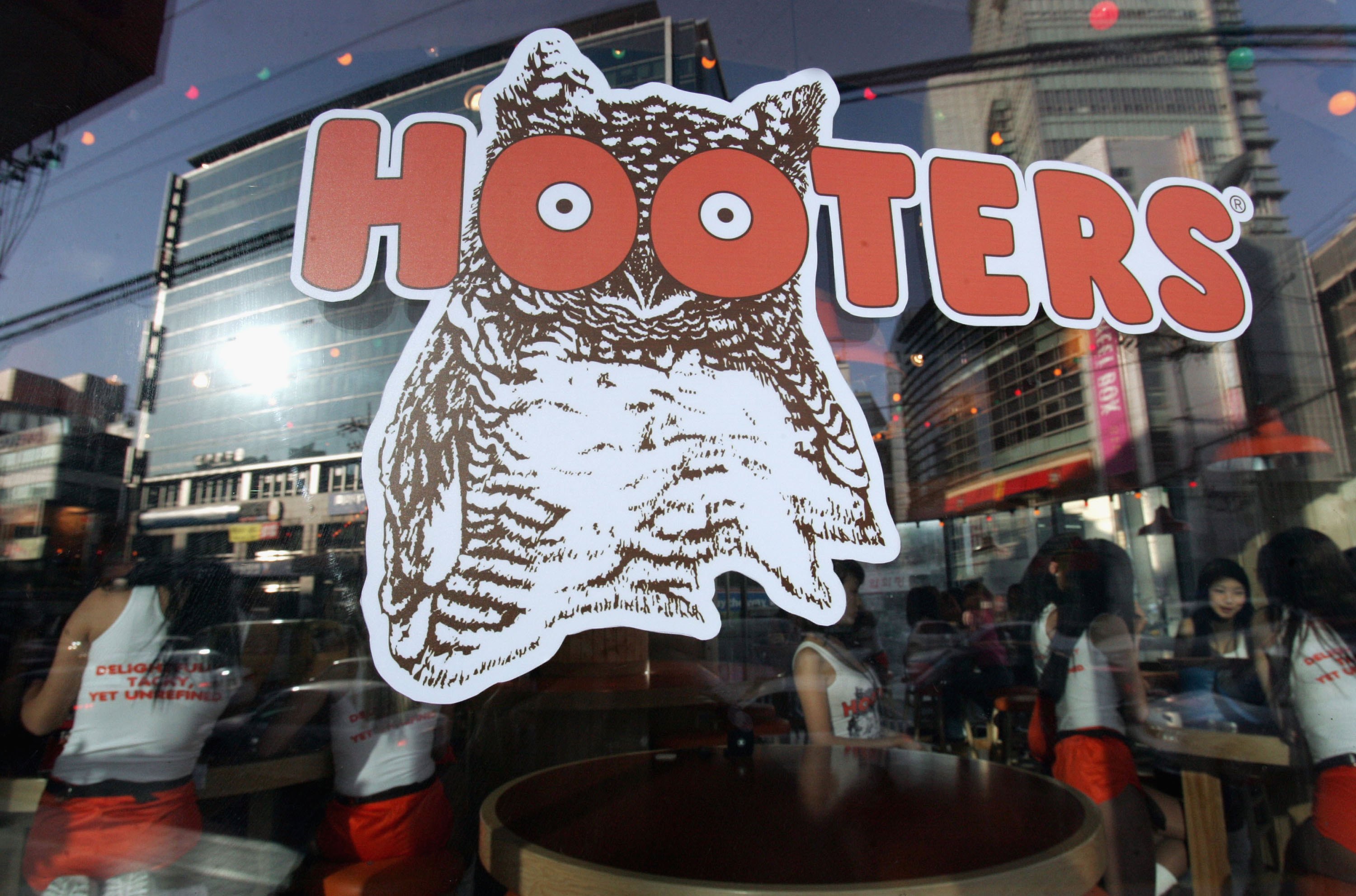 hooters