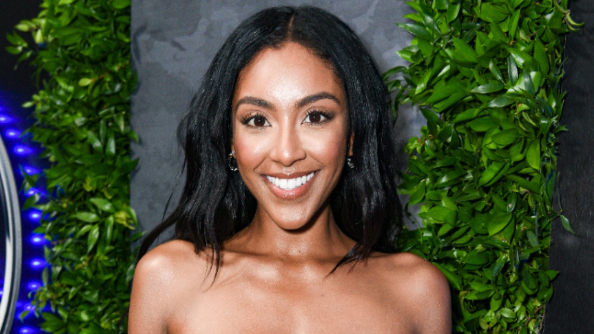 Tayshia Adams.