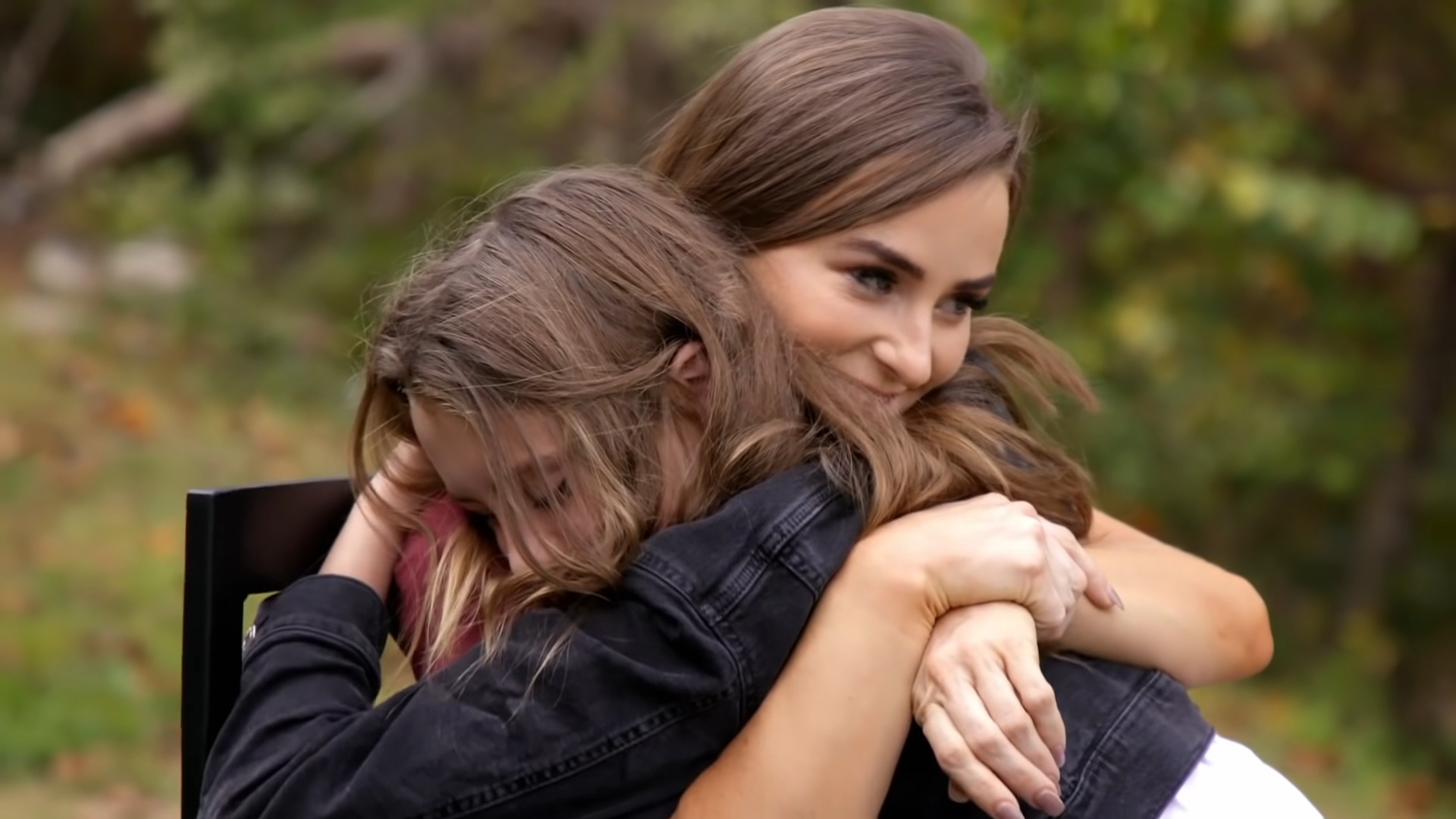 Leah Messer hugging daughter Aleeah