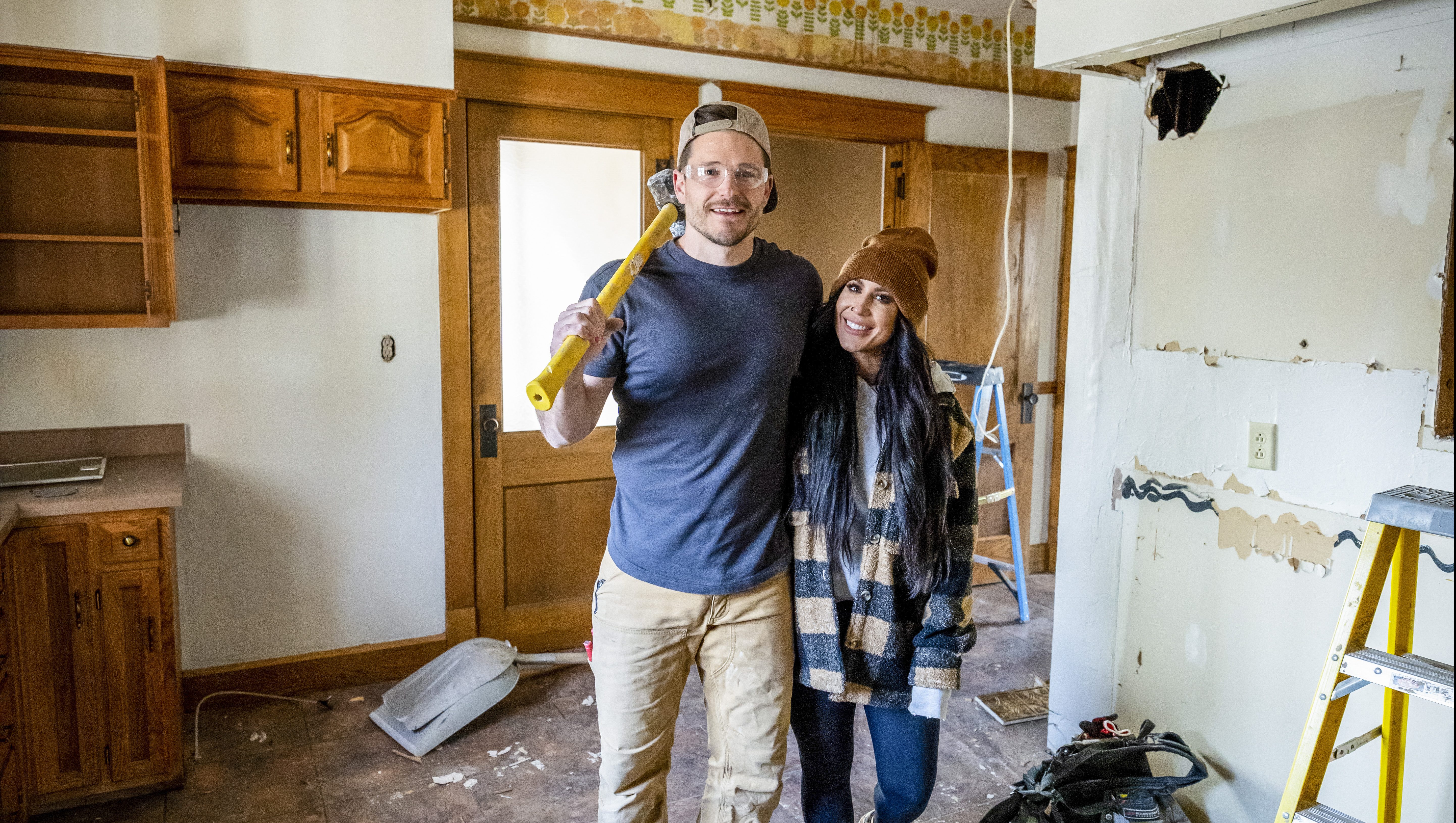 Meet your newest HGTV hosts: the DeBoers!