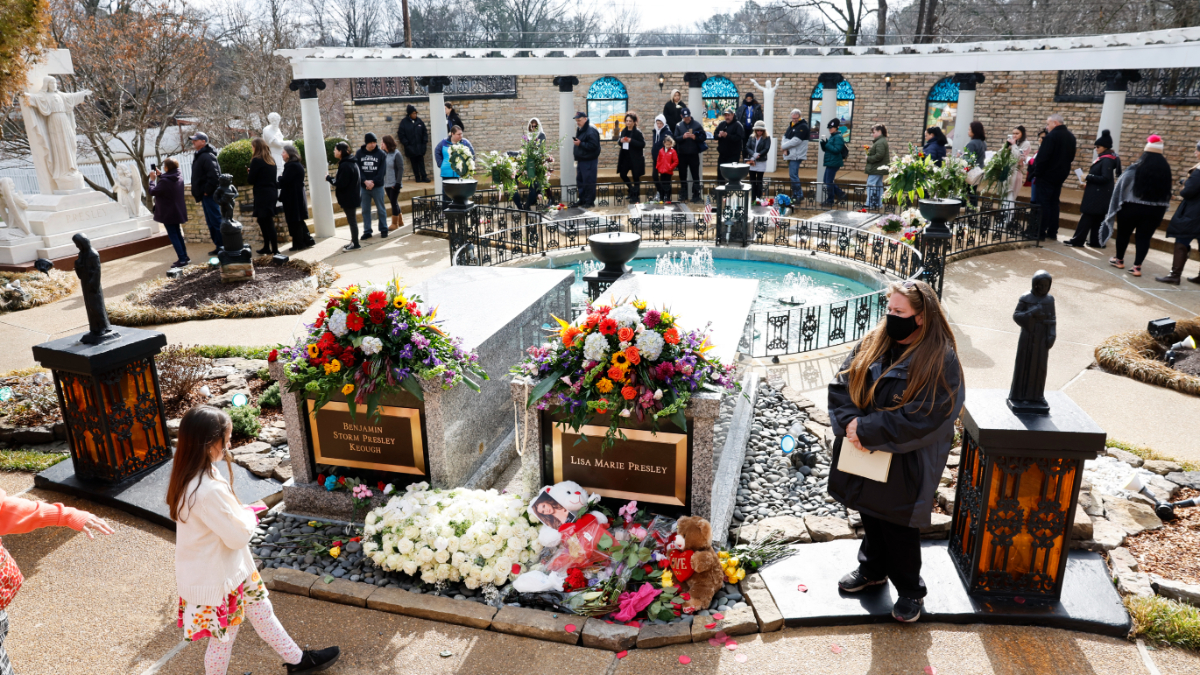 Lisa Marie Presley grave.