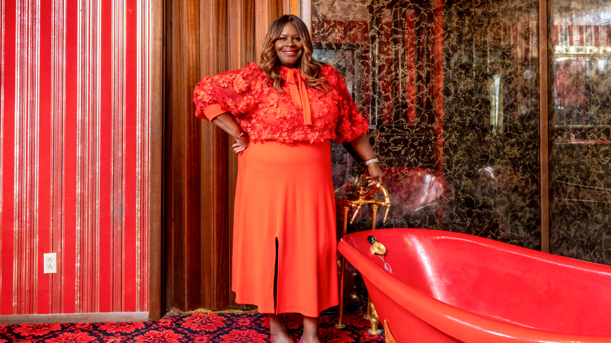 Retta hosts Ugliest House in America