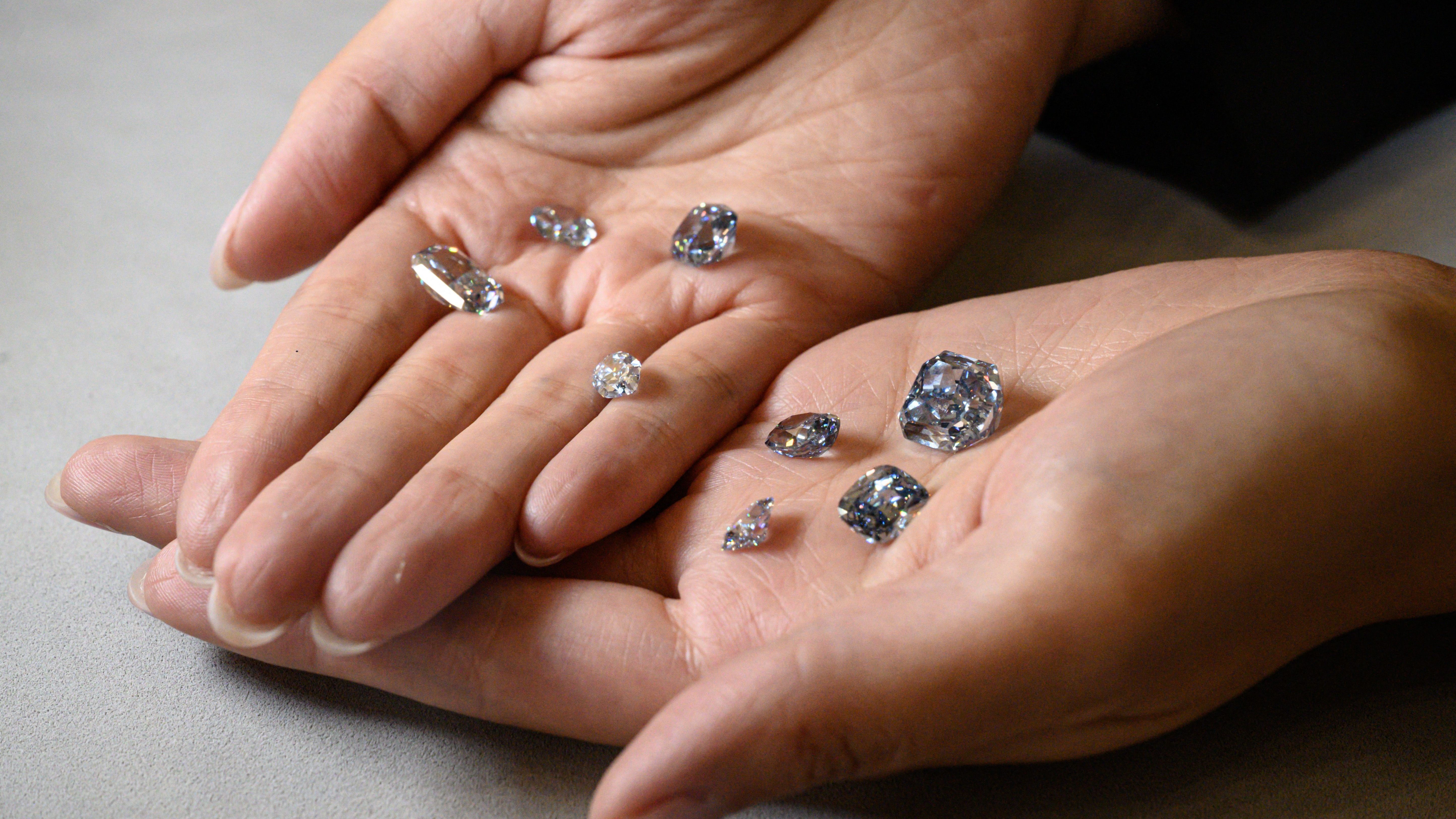 Several blue diamonds.