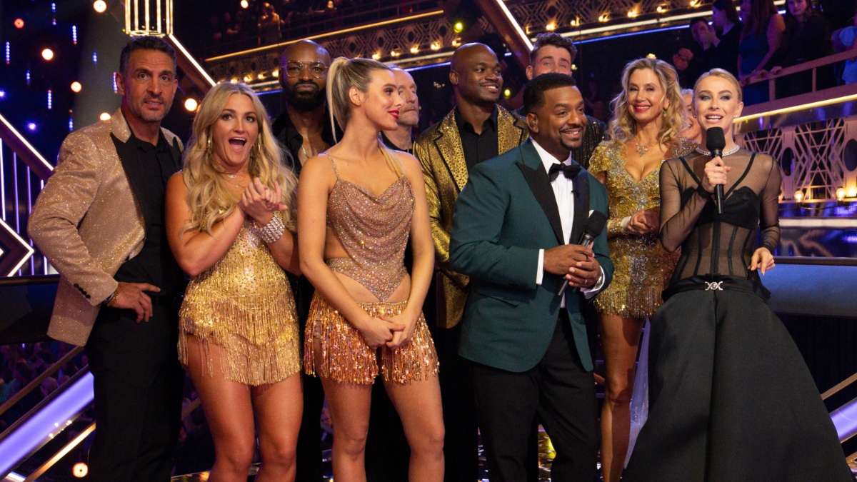 DWTS season 32 cast members.