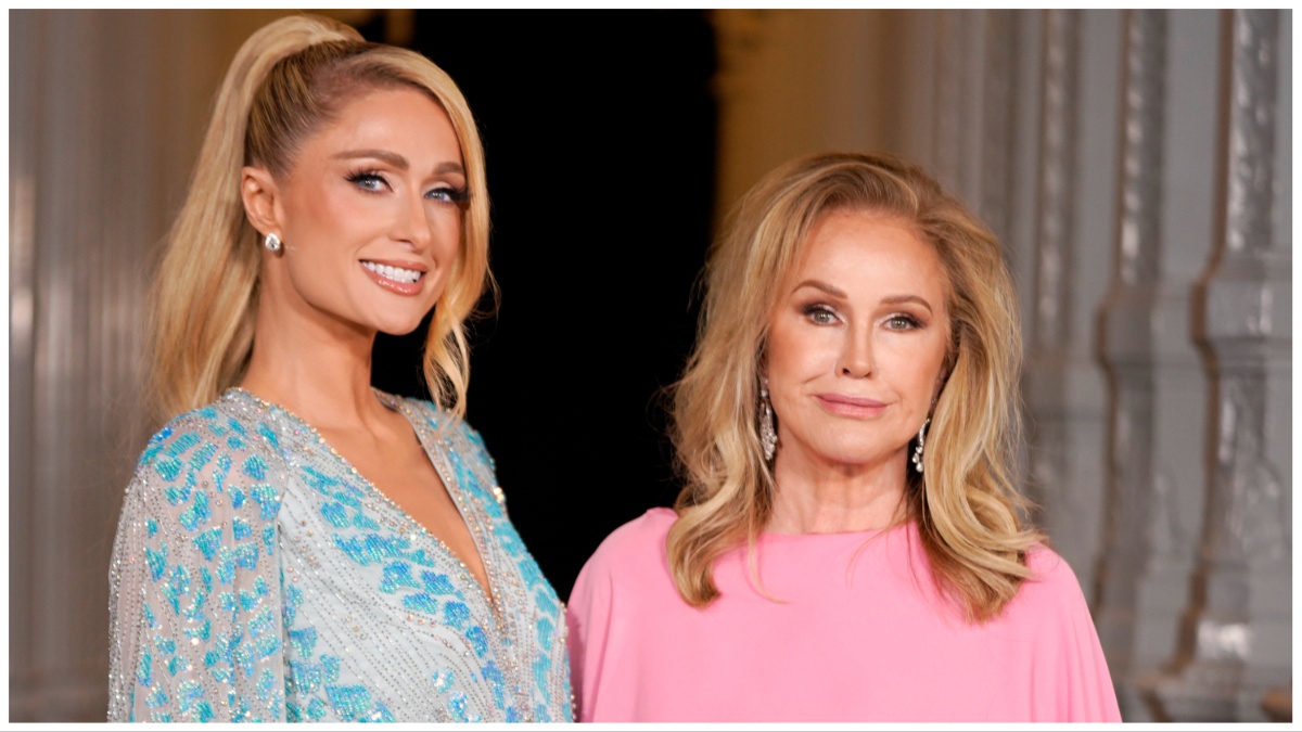 Paris Hilton and Kathy Hilton pose together.