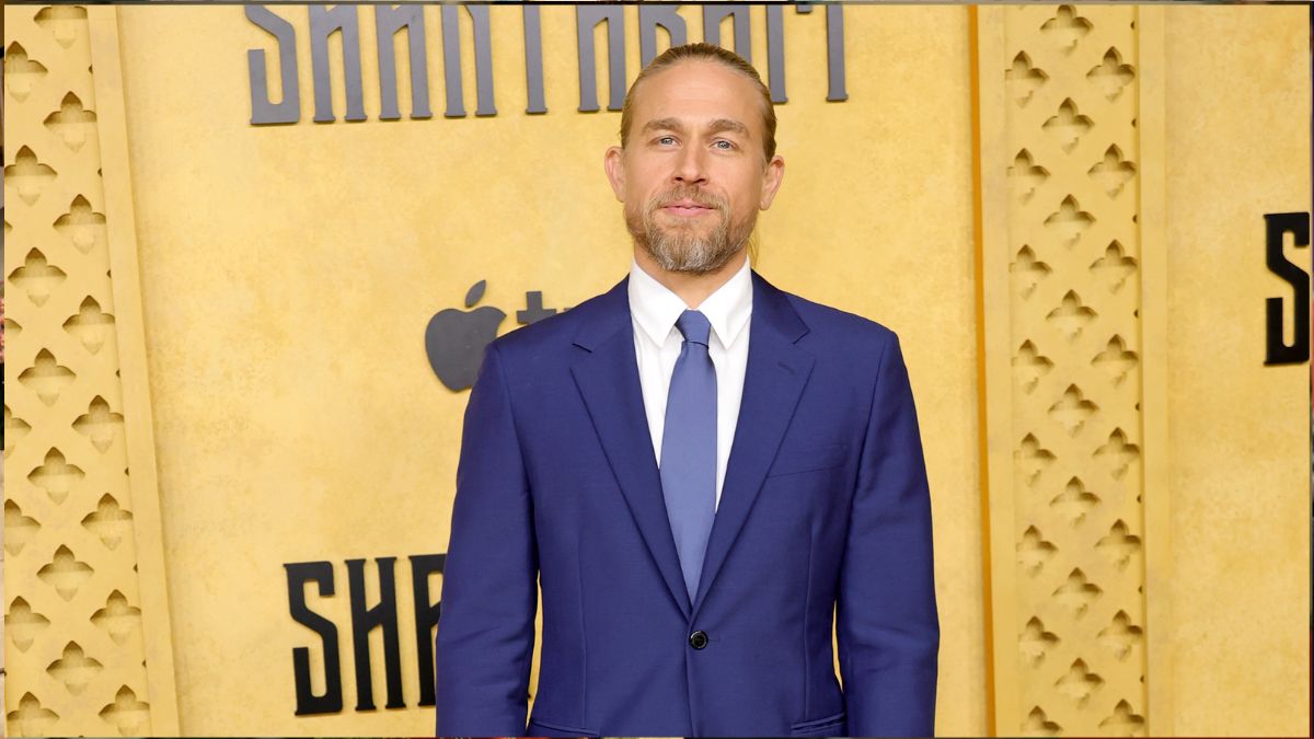 Charlie Hunnam posing on the red carpet