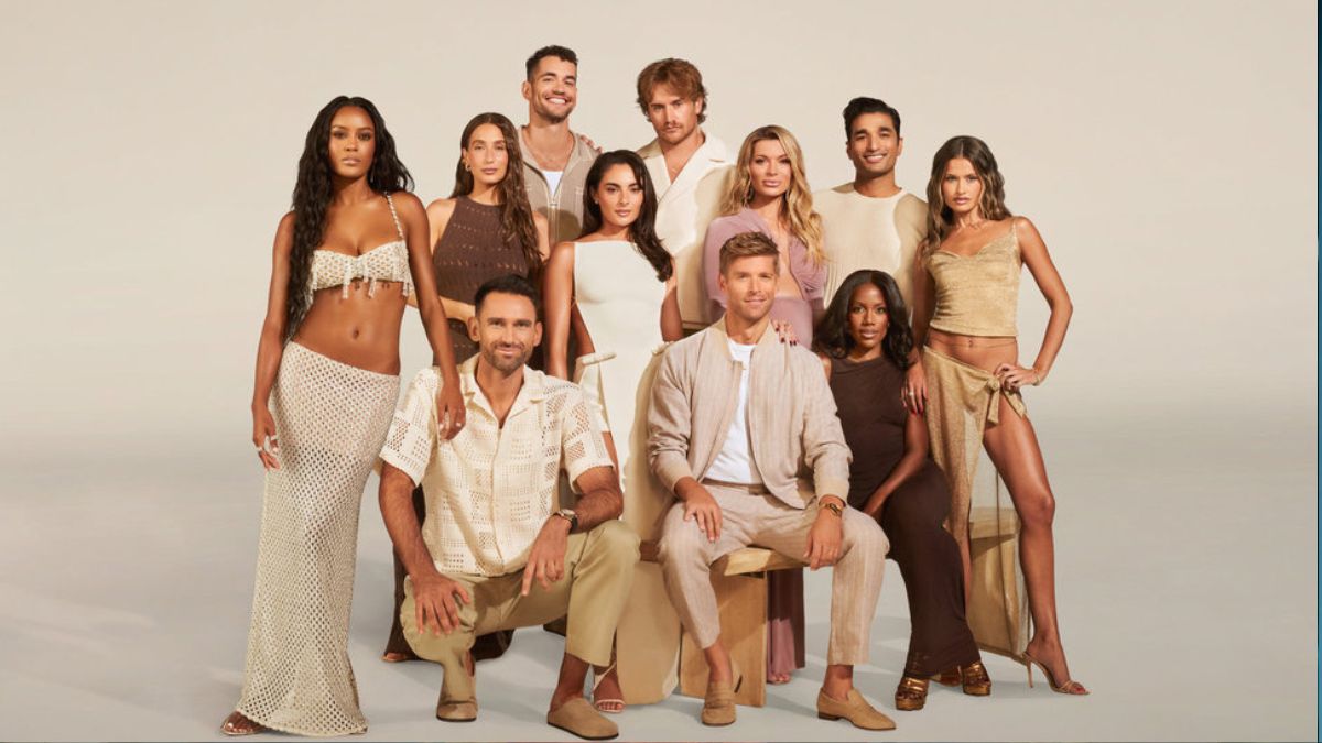 The season 9 cast of Summer House in their official photo