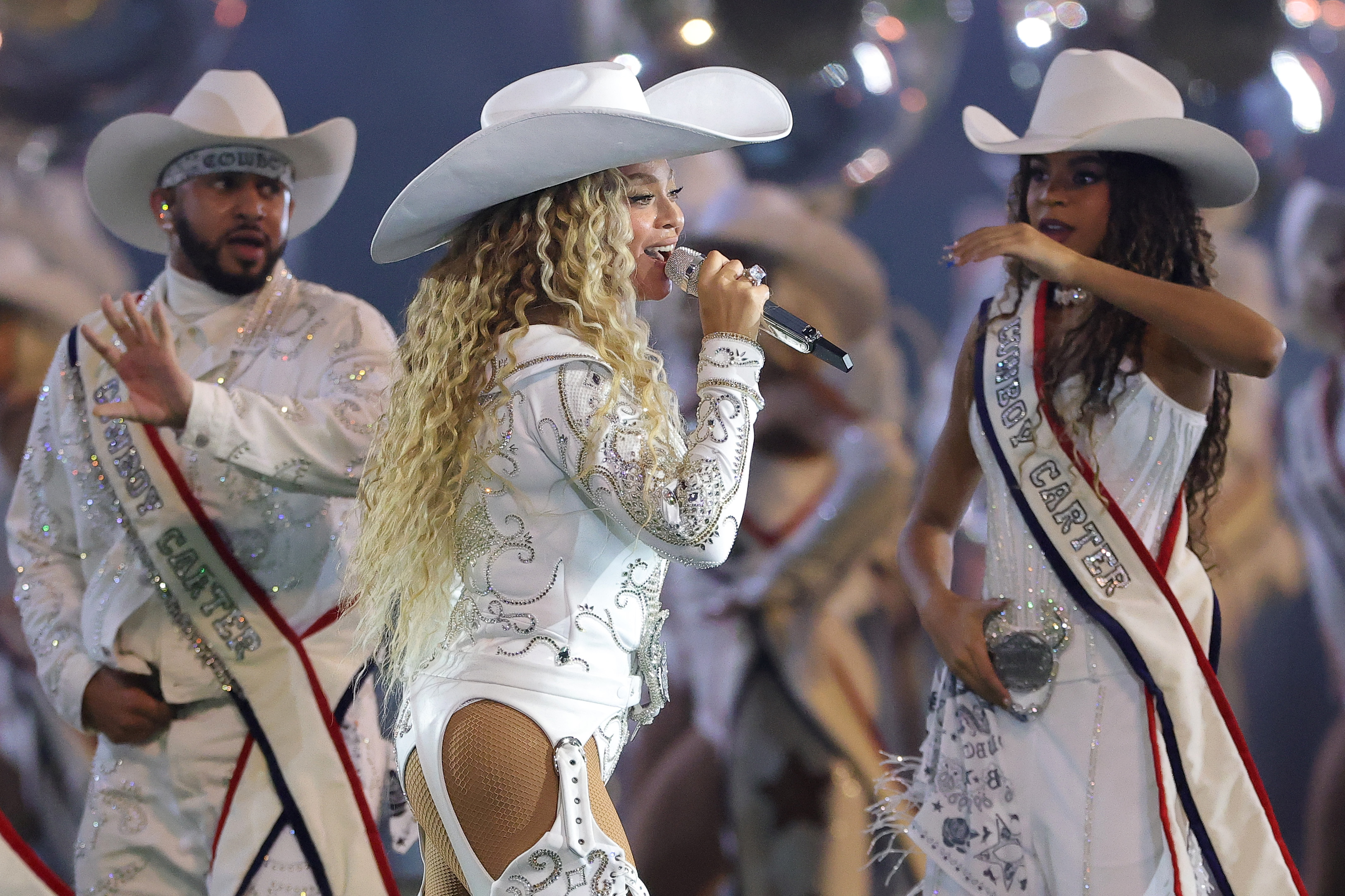 Beyoncé performs with daughter, Blue Ivy, during the halftime show (Baltimore Ravens v Houston Texans) in 2024