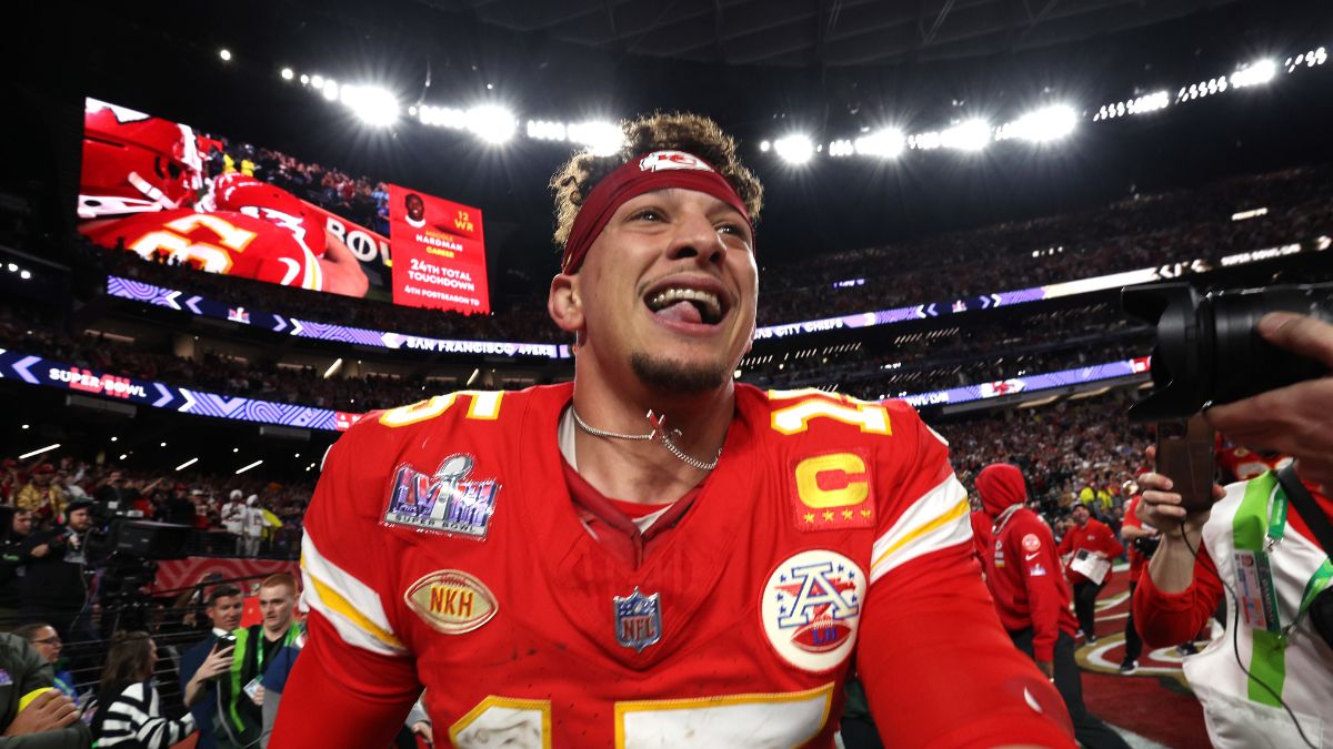 Patrick Mahomes #15 of the Kansas City Chiefs celebrates after defeating the San Francisco 49ers 25-22