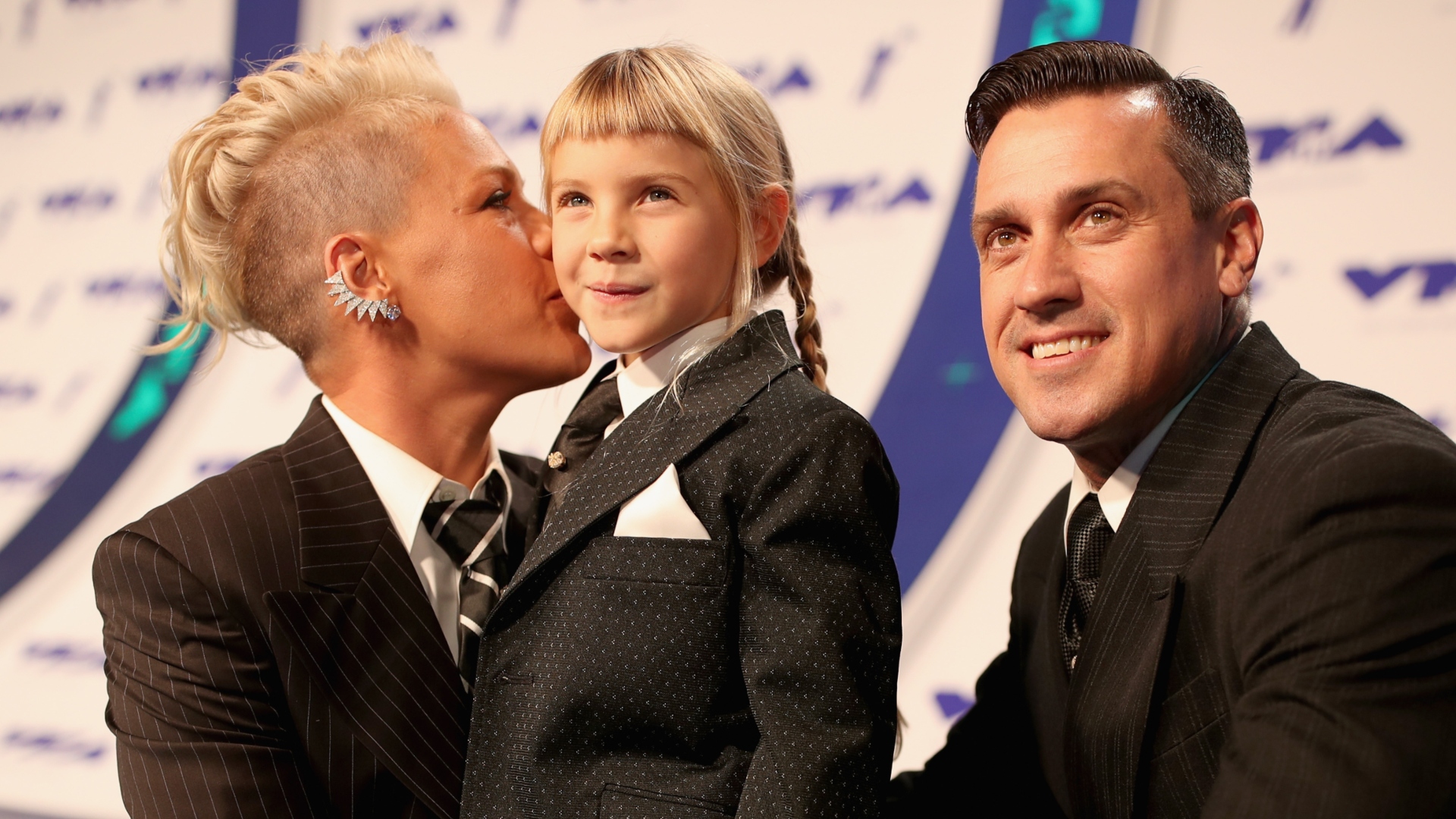 Pink, Willow Sage Hart and Carey Hart