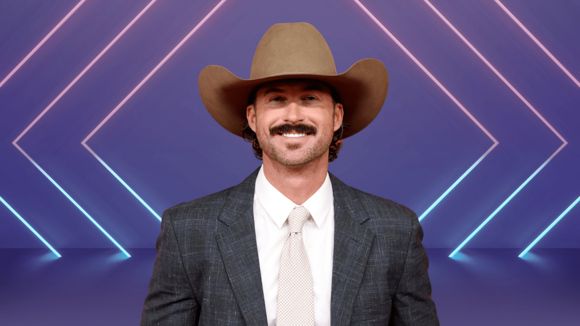 Riley Green smiling in a cowboy hat
