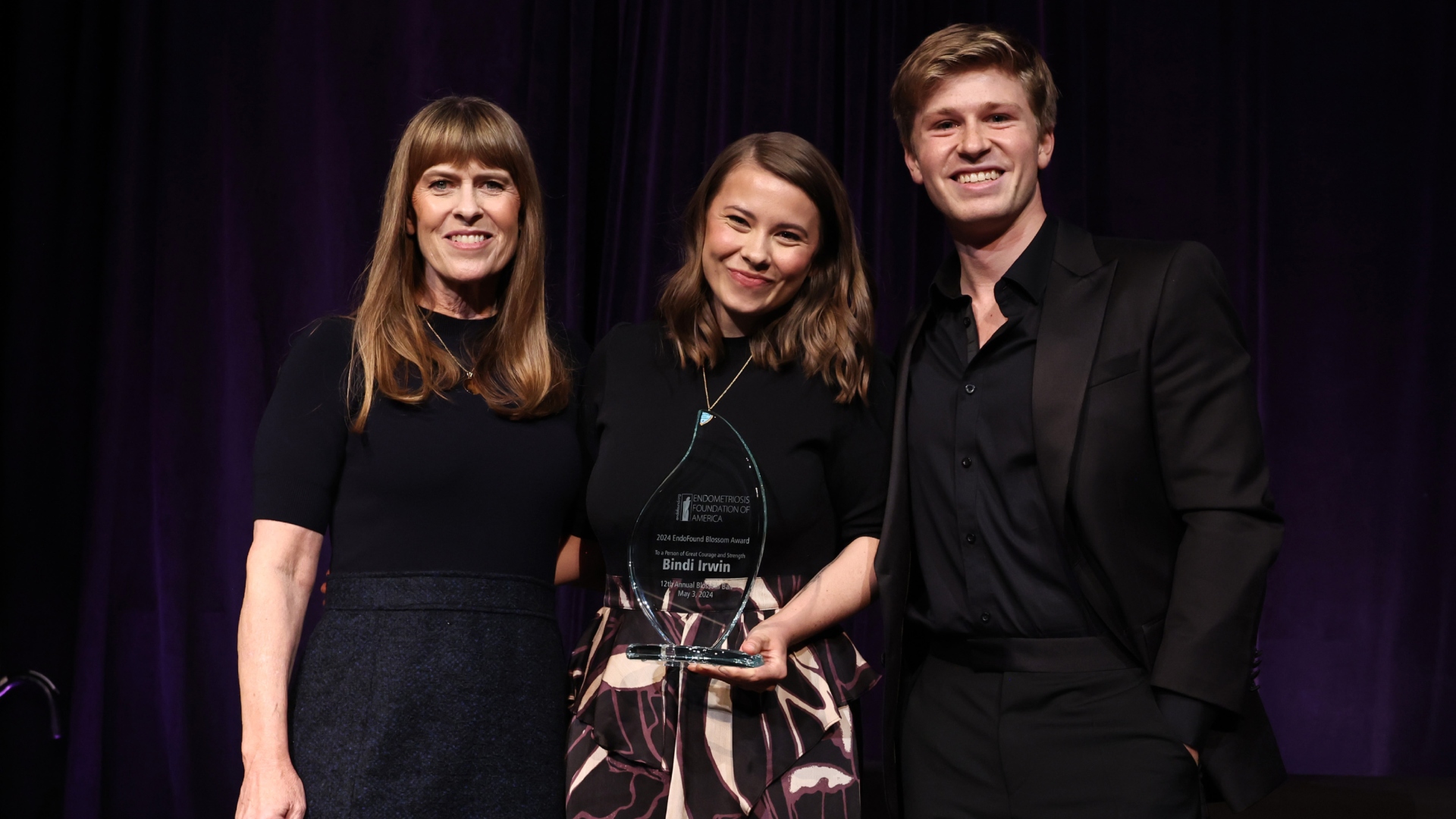 Terri Irwin, Bindi Irwin and Robert Irwin smiling