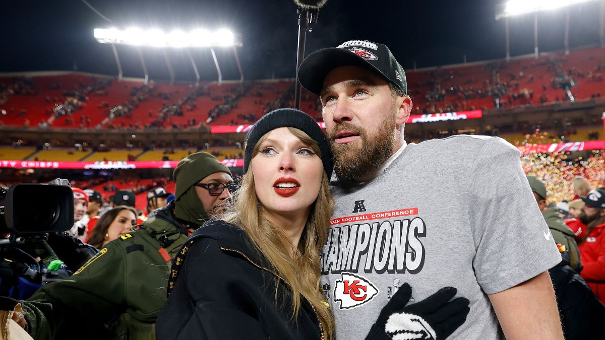 Taylor Swift celebrates with Travis Kelce #87 of the Kansas City Chiefs