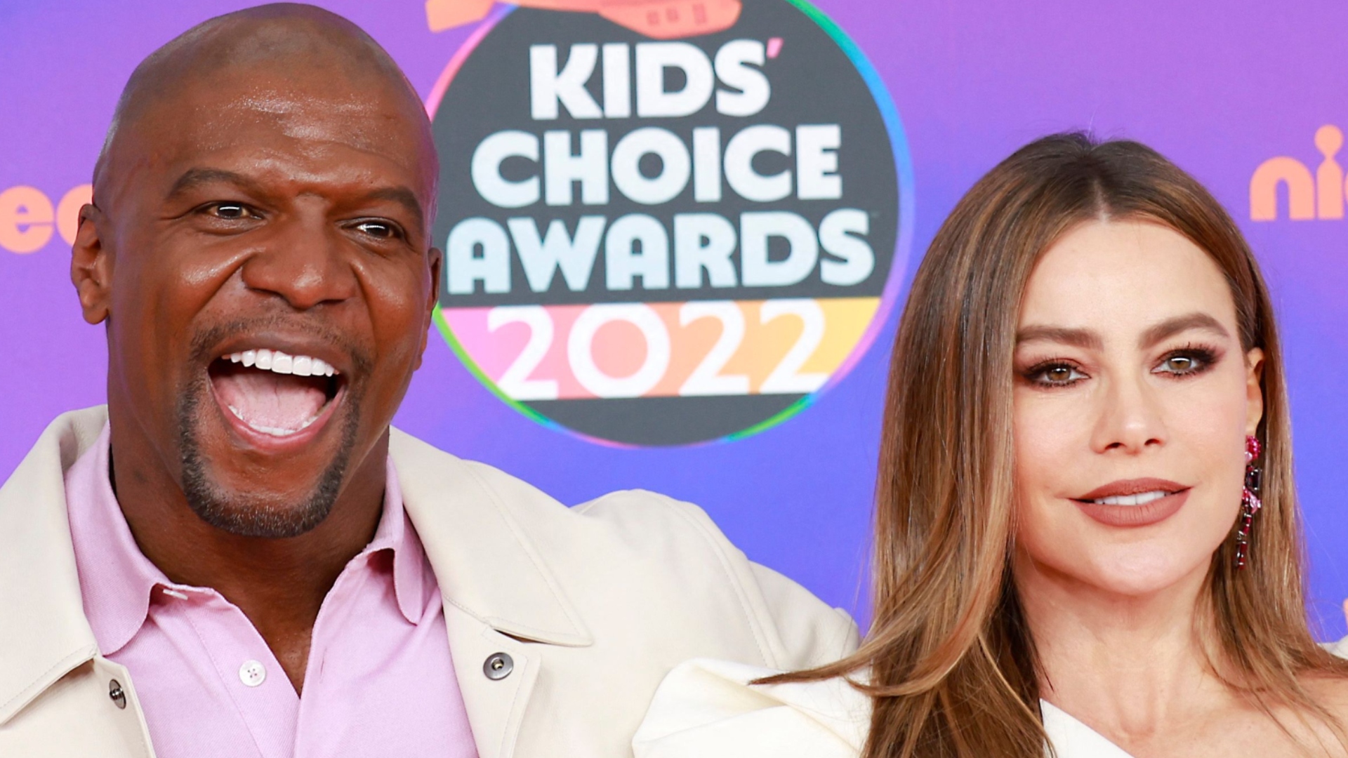 Terry Crews and Sofia Vergara smiling at Kids Choice Awards 2022