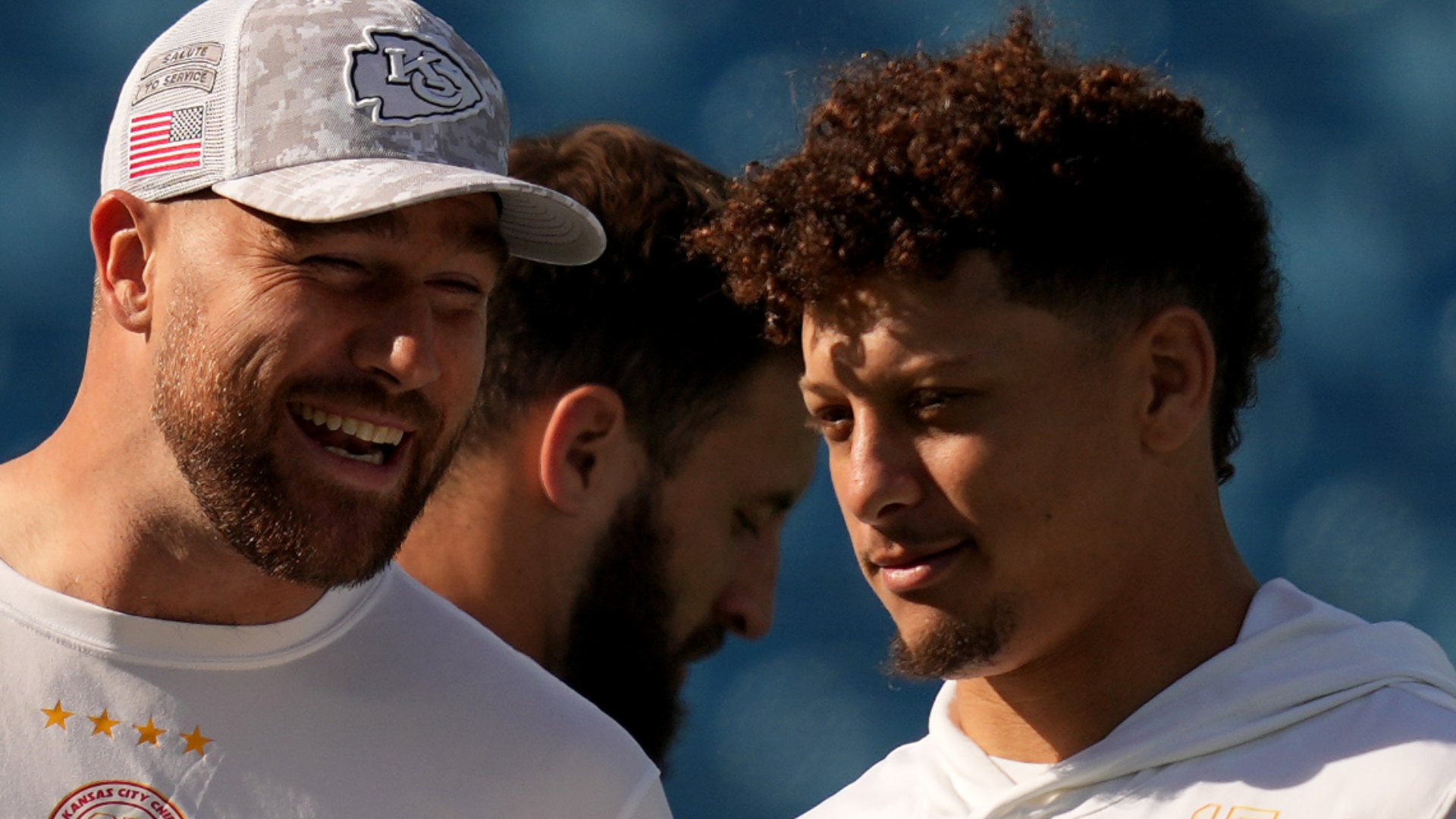 Travis Kelce and Patrick Mahomes talking