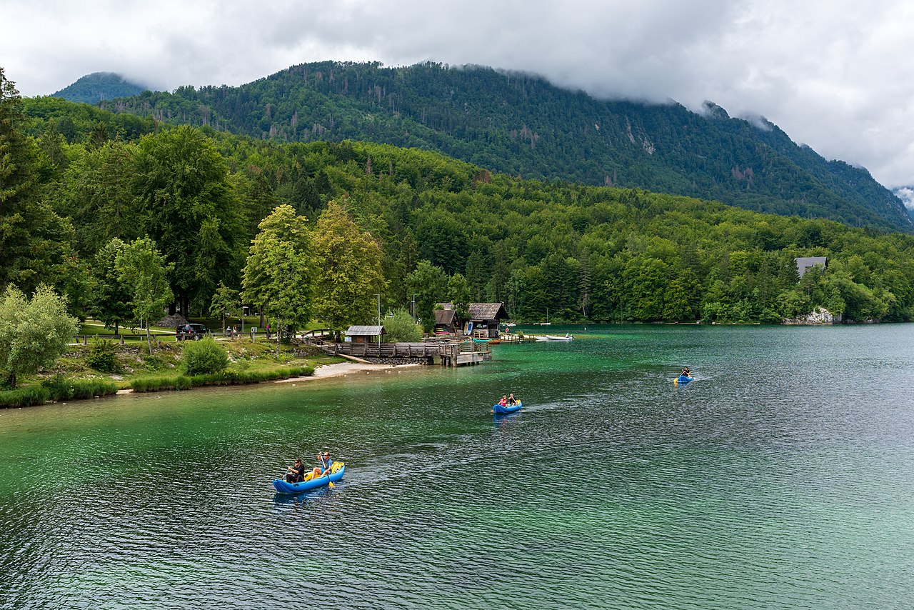 1280px-Lake_Bohinj_(44448736810)