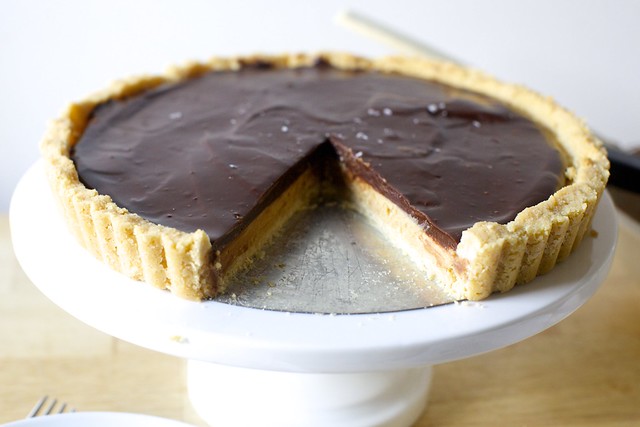 peanut butter chocolate tart, tagalongs-style