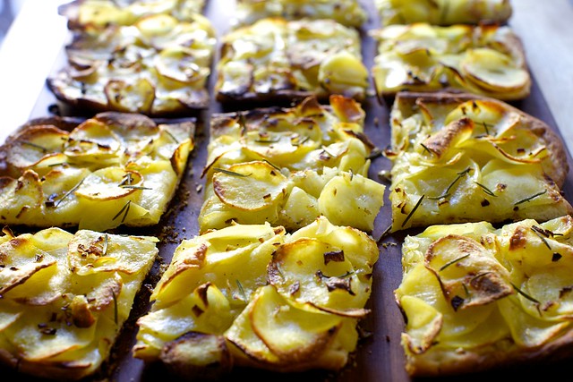 potato pizza (pizza con potate)