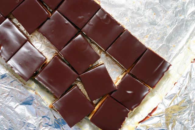 dulce de leche cheesecake squares