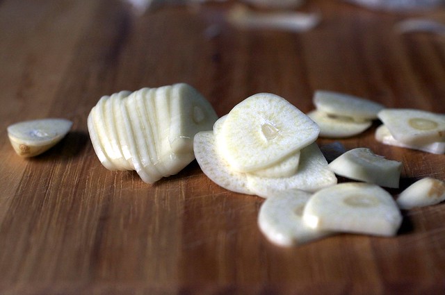 thinly sliced garlic