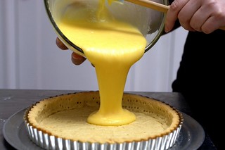 pouring the filling