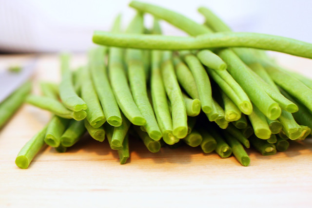 haricot vert, trimmed and tailed