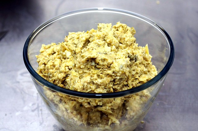 green crostini spread