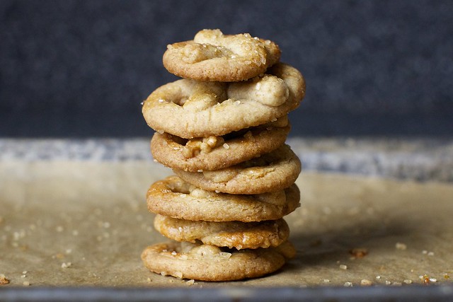 sugared pretzel cookies
