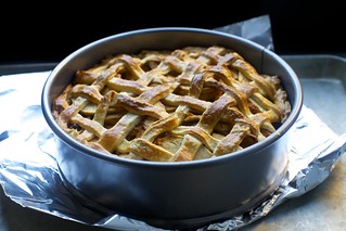 dutch apple pie / hollandse appeltaart cooling