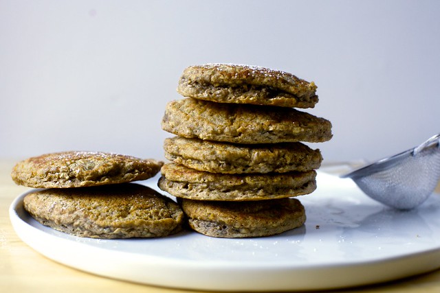 quick banana oat weekday pancakes