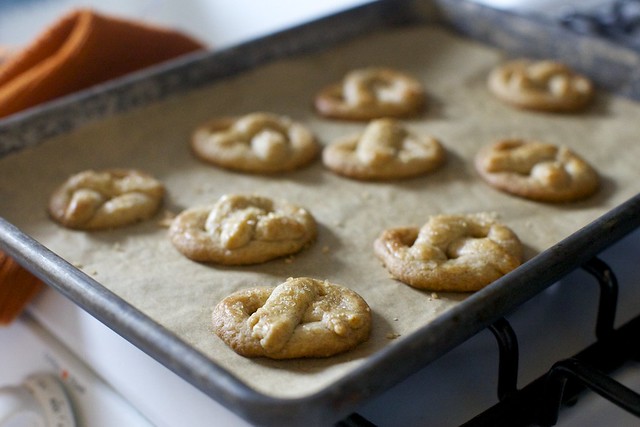 sugared pretzel cookies, cooling