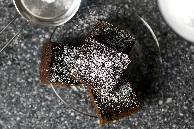 gingerbread snacking cake